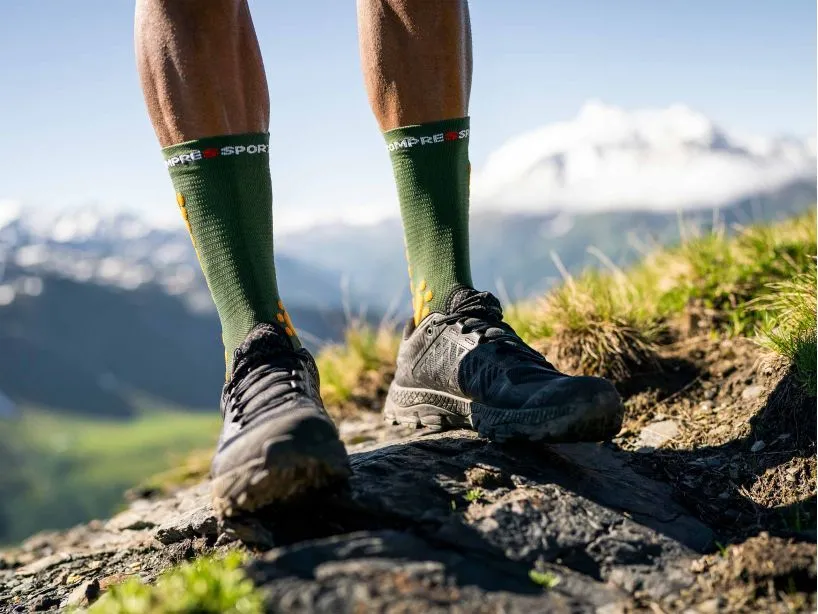 Compressport Unisex's Pro Racing Socks V4.0 Trail - RF Green/DK Cheddar