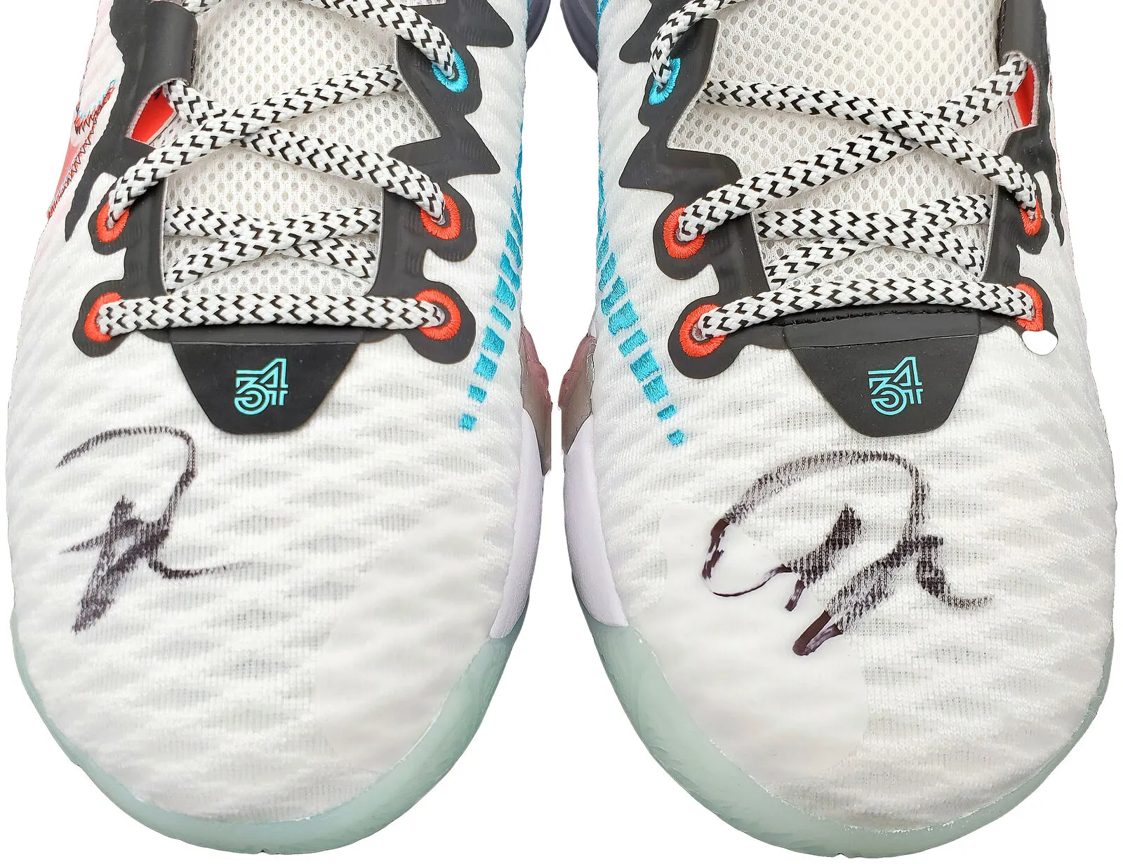 GIANNIS ANTETOKOUNMPO AUTOGRAPHED WHITE NIKE SHOES 14 PAIR BECKETT 197433
