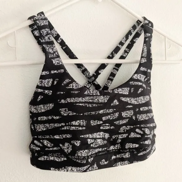 NWOT Lululemon Strappy Energy Black &amp; White Bra Size Women 4
